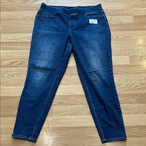 G32.   Women's Blue Jeans
